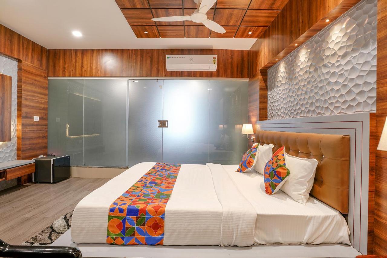 סוראט Fabhotel The Valentine - Udhna Road מראה חיצוני תמונה
