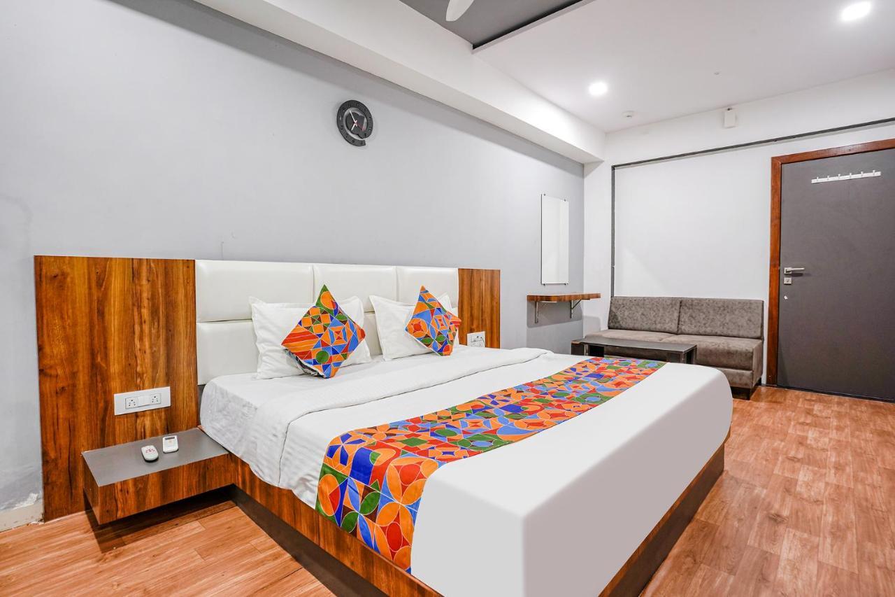 סוראט Fabhotel The Valentine - Udhna Road מראה חיצוני תמונה
